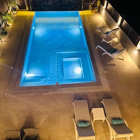 Flev's Luxury House With Pool Holiday home