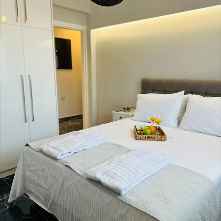 Flev's Luxury House With Pool Feriehus Kremastí