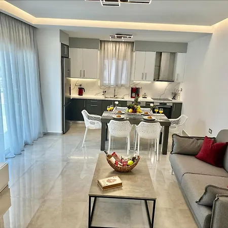 Flev's Luxury House With Pool