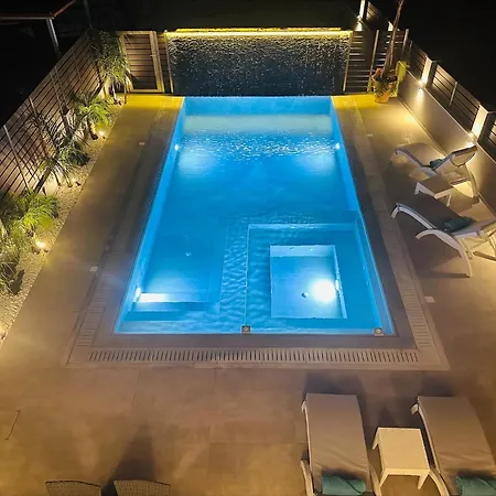Nyaraló Flev's Luxury House With Pool
