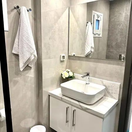 Feriehus Flev's Luxury House With Pool Kremastí