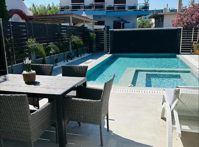 Vakantiehuis Flev's Luxury House With Pool Kremastí