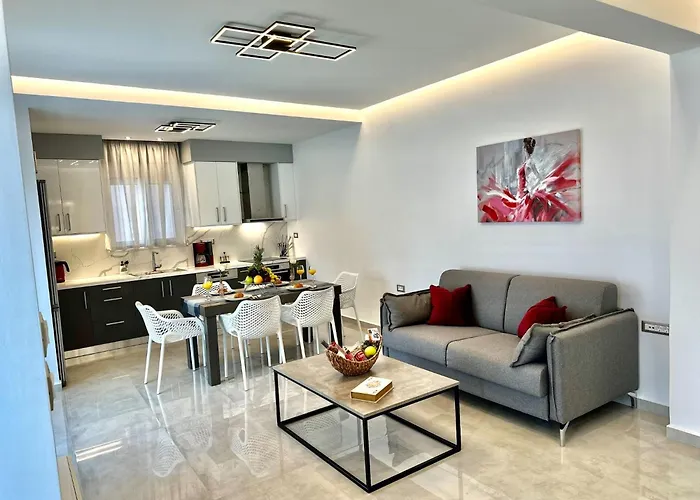 Flev's Luxury House With Pool Vakantiehuis Kremastí