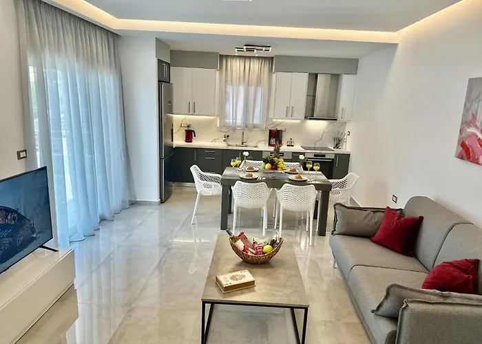 Flev's Luxury House With Pool