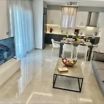 Flev's Luxury House With Pool