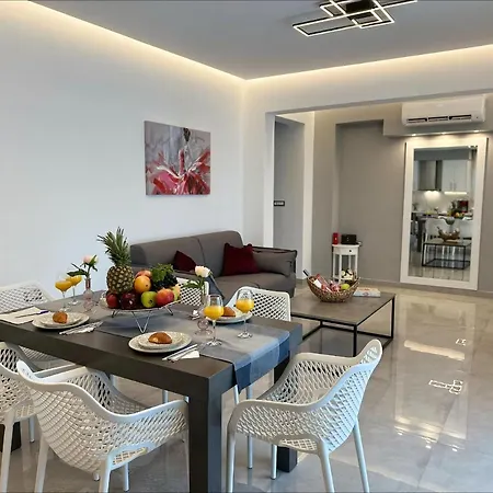 بيت للعطل Flev's Luxury House With Pool Kremastí