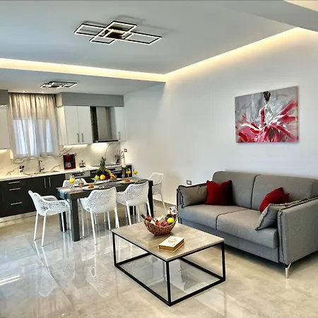 Flev's Luxury House With Pool بيت للعطل Kremastí