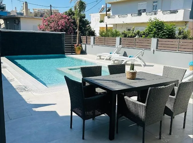 Flev's Luxury House With Pool بيت للعطل Kremastí
