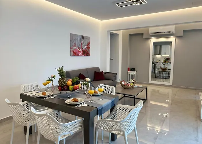 بيت للعطل Flev's Luxury House With Pool Kremastí