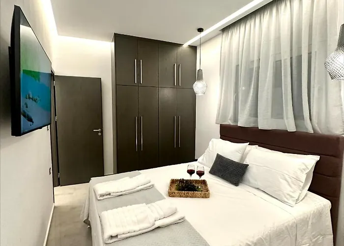 Flev's Luxury House With Pool بيت للعطل Kremastí