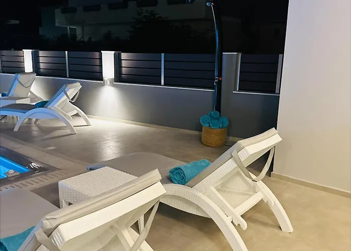 Flev's Luxury House With Pool بيت للعطل *